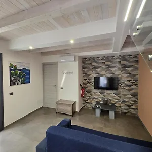 Alberto's House , Aeroporto di Catania Fontana Rossa Italia